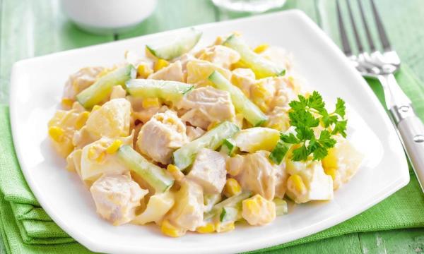 Рецепти салатів з копченою куркою і ананасом