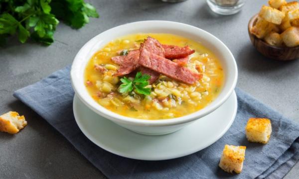 Гороховий суп з куркою: смачна та ситна страва